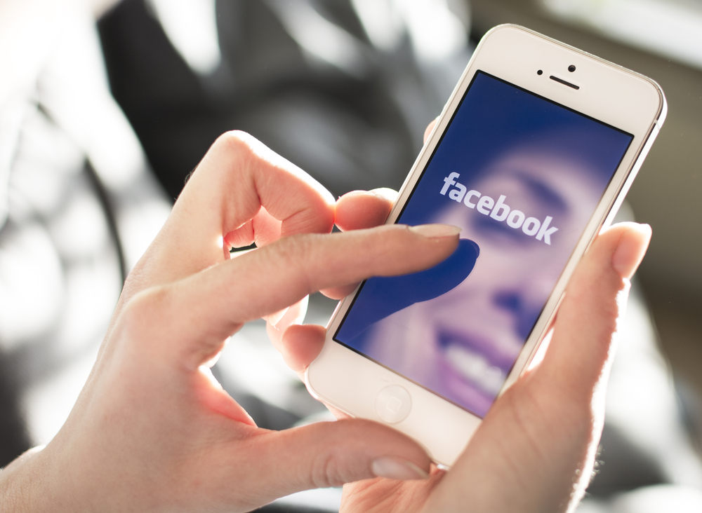 Aplikasi Facebook di iPhone