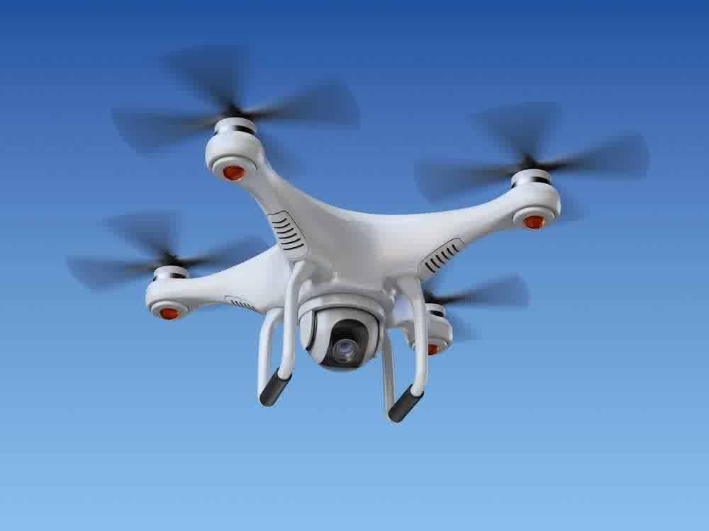 shutterstock 237321076 Teriris Baling-baling Drone, Tangan Enrique Iglesias Mulai Membaik